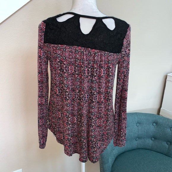 Jessica Simpsons cutout blouse size small - Picture 3 of 6
